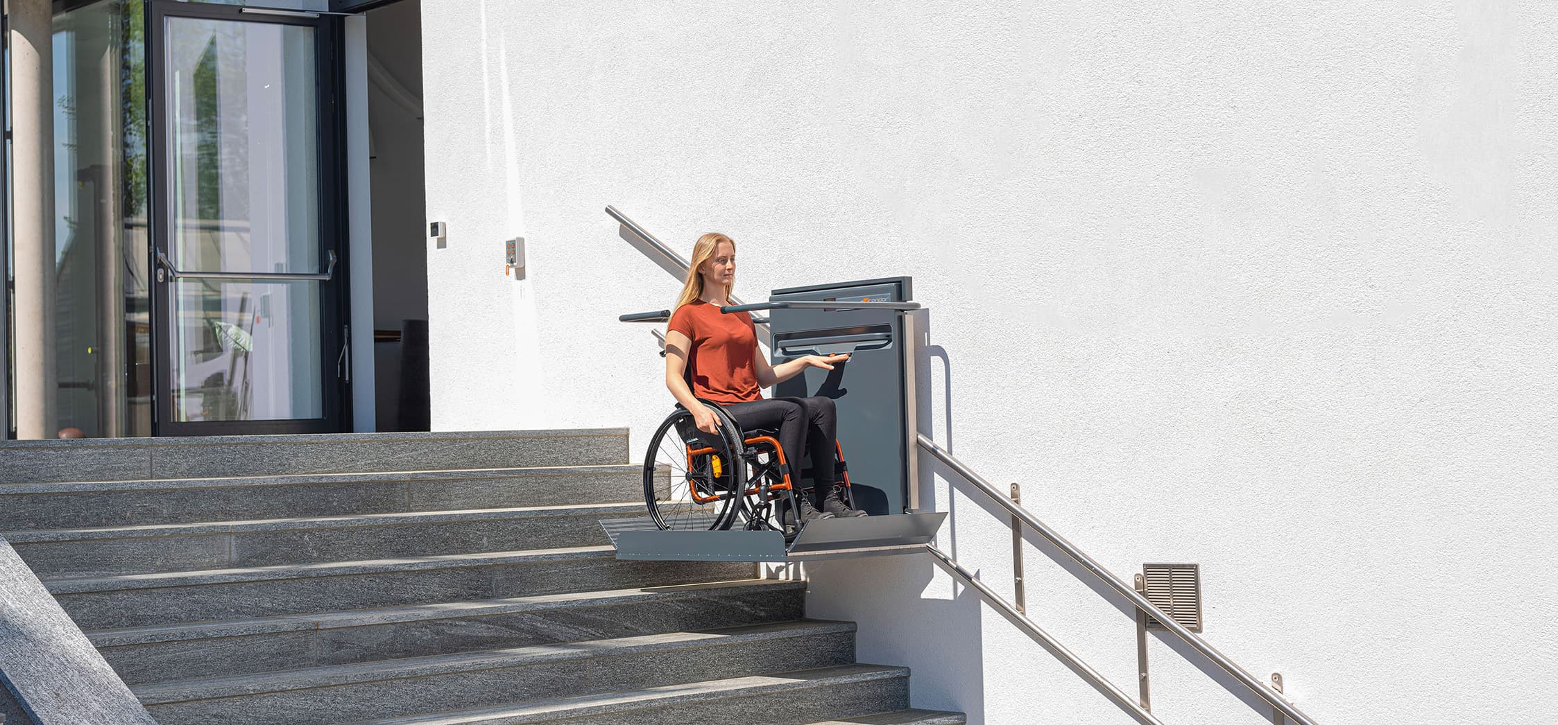 Rollstuhllifte für gerade Treppen im Innen- und Aussenbereich