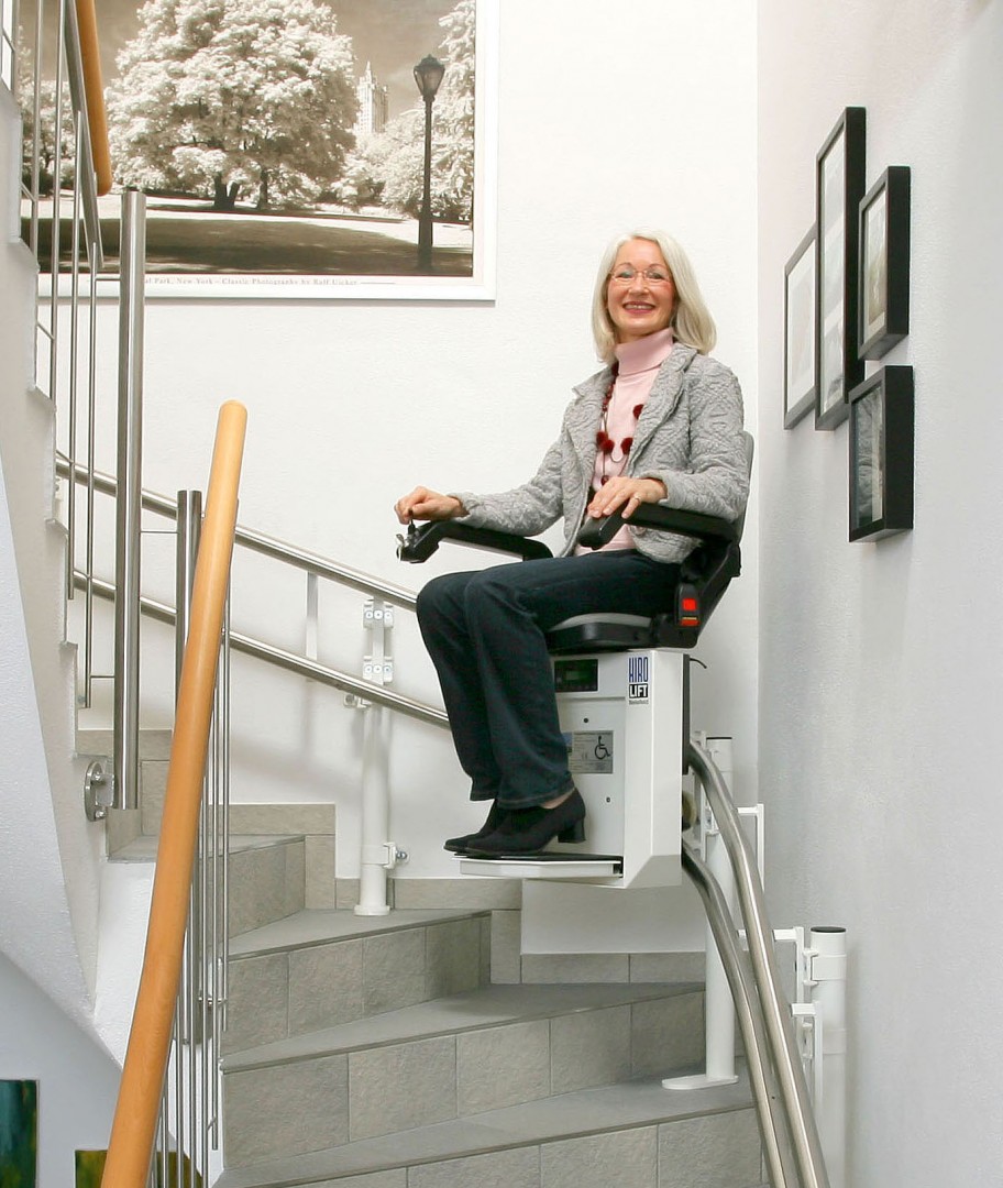 02-Treppenlift-Aussenlaeufer-90-Kurve Treppenlift Hiro 160, über 2 Kurven zu je 90 Grad, Ansicht von unten