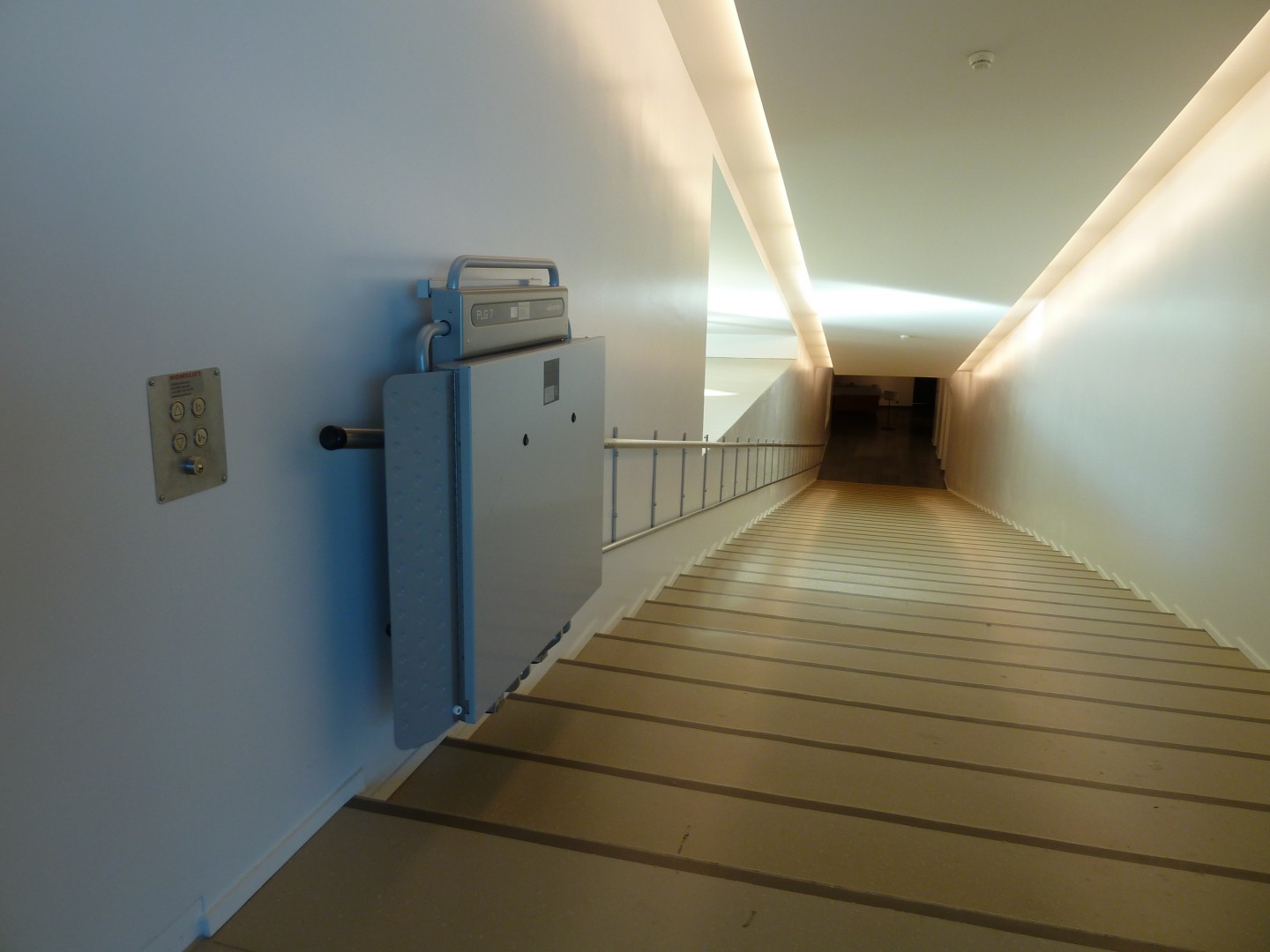 05 Plattformtreppenlift PLG7 geringe Neigung Wandmontage Plattformtreppenlift PLG7 für Rollstuhl, Wandmontage mit geringer Neigung
