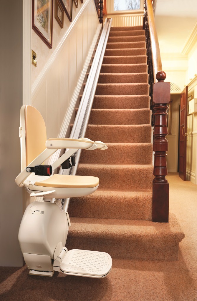 10-Treppenlift-gerade-innen-Sitzlift-offen