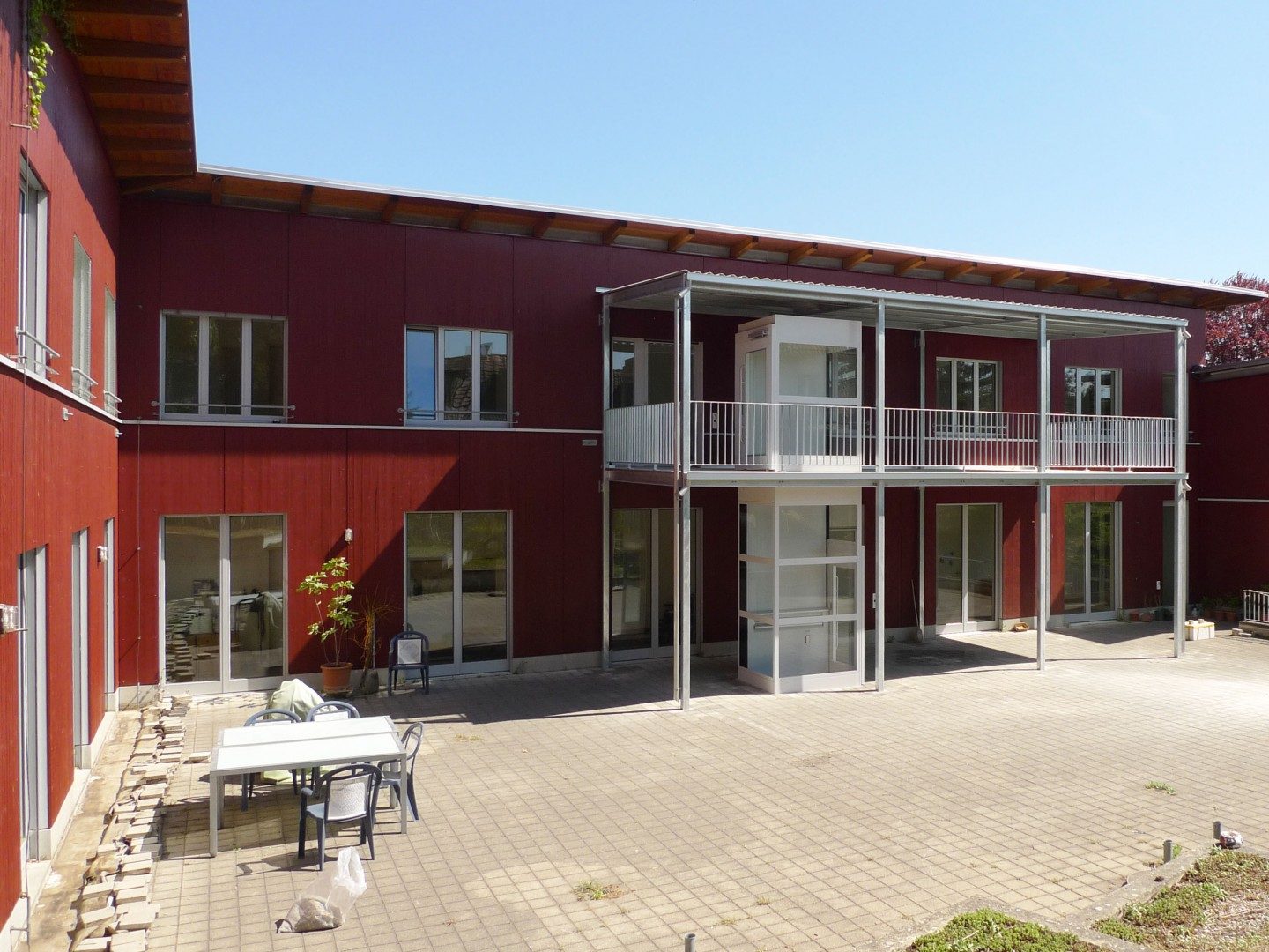 27 Behindertenlift ohne Unterfahrt Ueberfahrt Behindertenwohnheim Behindertenlift ohne Unterfahrt und ohne Überfahrt, Nachrüstung bei Behindertenwohnheim