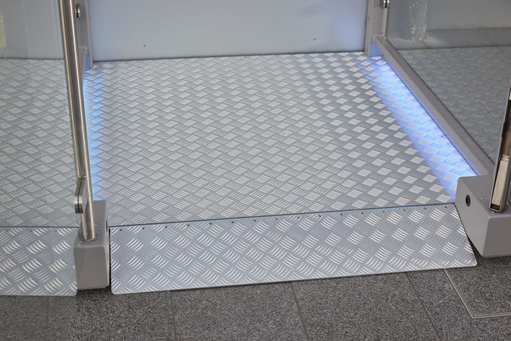 05 Flexible Auffahrrampe keine Unterfahrt nowendig Eine flexible Auffahrrampe aus Aluminium ermöglicht einen problemlosen Einstieg