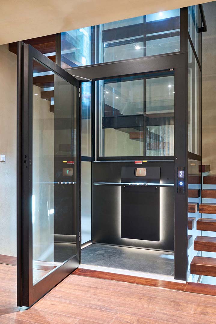 1 Plattformlift Cibes Air im Treppenauge Plattformlift Cibes Air im Treppenauge