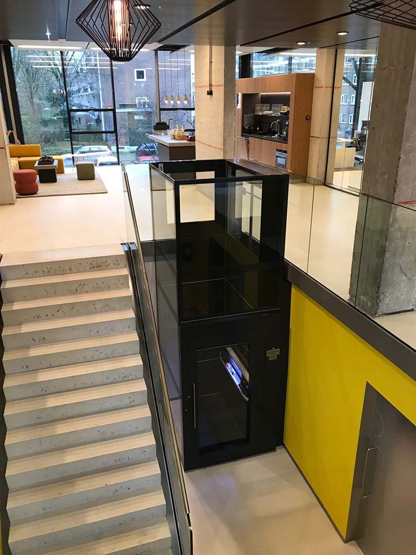 13 Plattformlift Cibes A5000 ohne Dachaufbau in zweistoeckiger Wohnung in Basel Plattformlift Cibes A5000 ohne Dachaufbau in zweistöckiger Wohnung in Basel