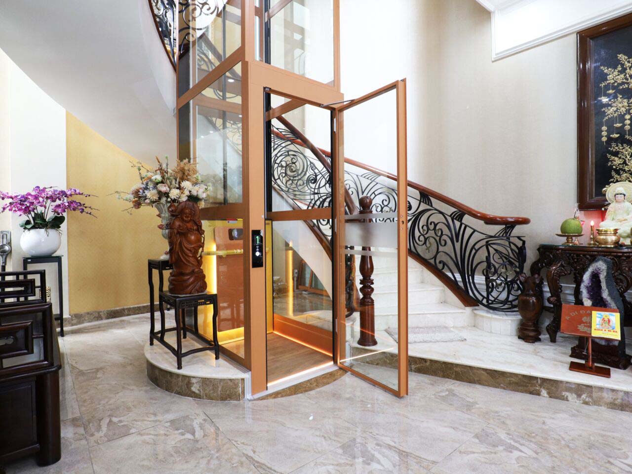 aufzug cibes air homelift privatresidenz untere haltestelle Der Plattformlift Cibes Air, geplant im Neubau einer Privatresidenz, untere Haltestelle